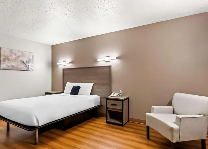 Hotel Red Lion & Saint Louis Pontoon Beach