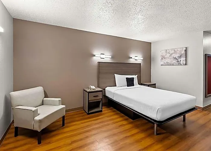 Hotel Red Lion & Saint Louis Pontoon Beach